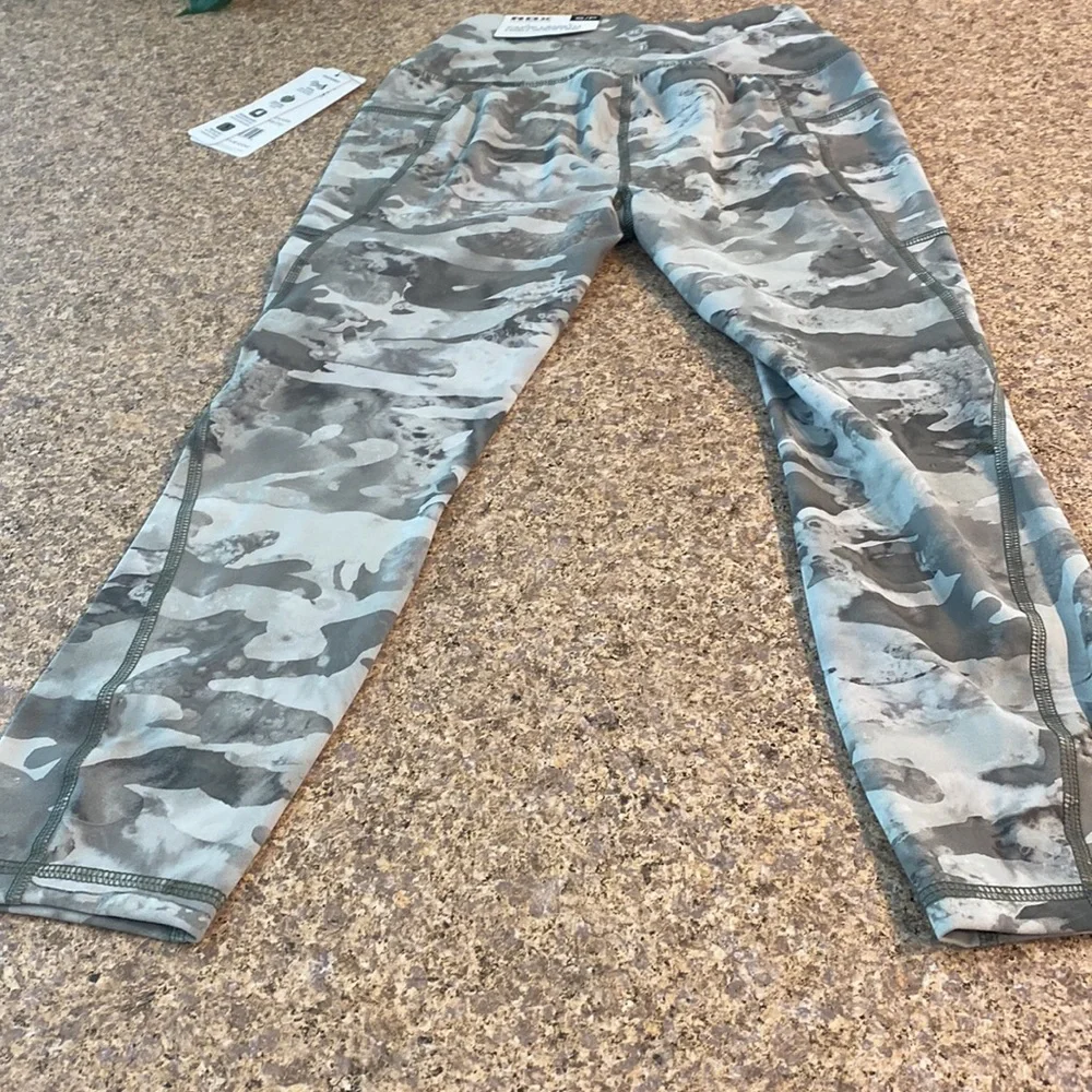 NWT RBX Capri Length Active Camo Legging High Waisted S/P
